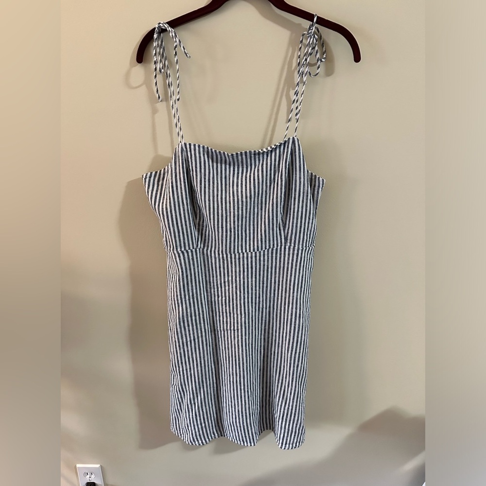 Old Navy White and navy striped linen dress